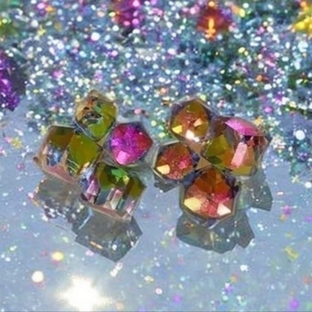 BETSEY JOHNSON CUBIC PRISM STUD EARRINGS 2